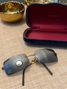 Vintage Gucci Rimless Rhinestone Logo Blue Gold Y2K Sunglasses GG 1653 Authentic